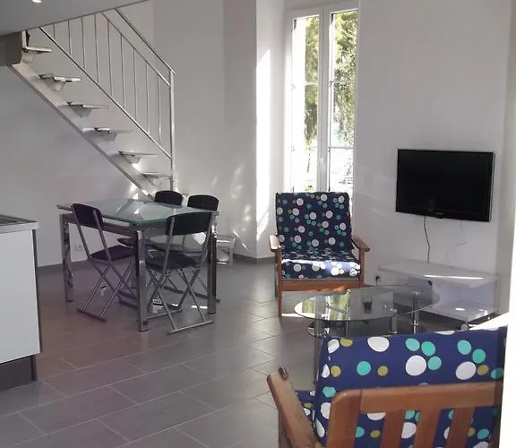 Square Victoria Apartment *